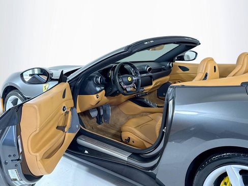 Used 2019 Ferrari Portofino RWD image 12