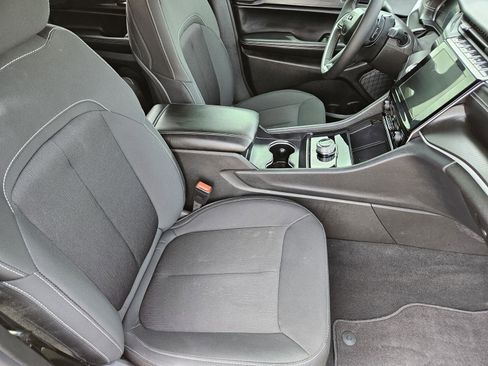 Used 2025 Jeep Grand Cherokee Laredo X w/ Luxury Tech Group I image 16