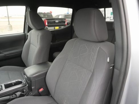 Used 2018 Toyota Tacoma TRD Sport image 10