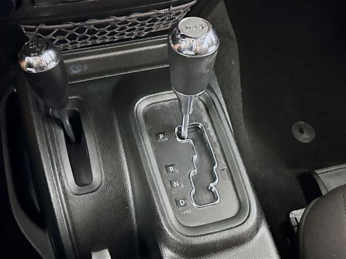 Used 2018 Jeep Wrangler Sport image 19