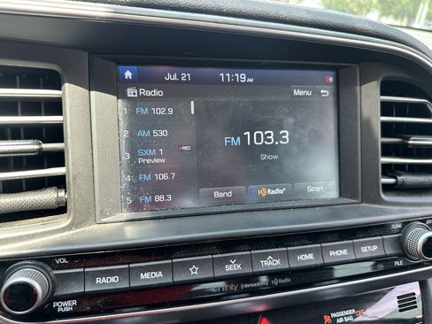 Used 2020 Hyundai Elantra Limited w/ Winter Weather Package FWD image 28