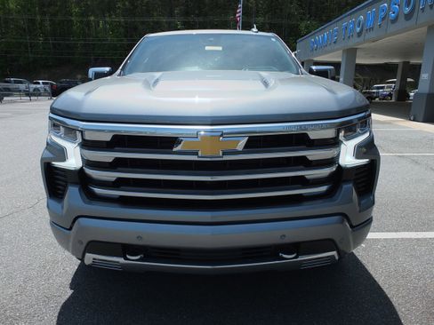 Used 2025 Chevrolet Silverado 1500 High Country AWD/4WD image 8