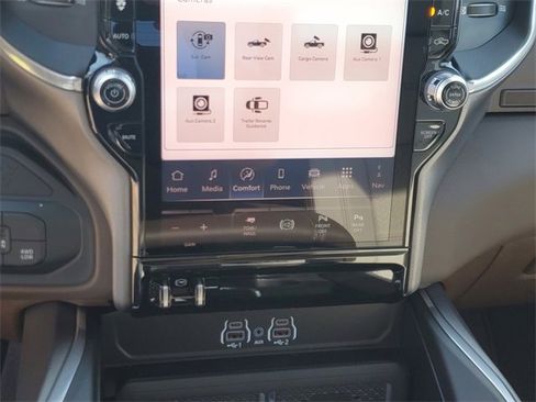 New 2025 RAM 2500 Laramie image 28