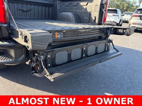 Used 2025 Chevrolet Silverado 1500 RST AWD/4WD image 17