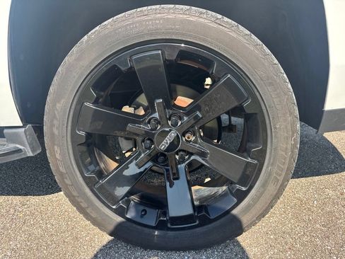 Used 2018 GMC Yukon SLT w/ Premium Edition AWD/4WD image 14