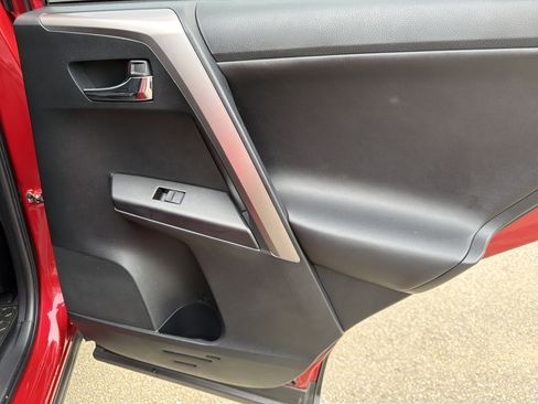 Used 2017 Toyota RAV4 XLE FWD image 16