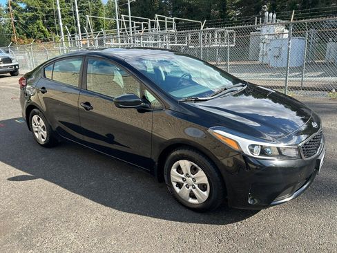 Used 2017 Kia Forte LX FWD image 3