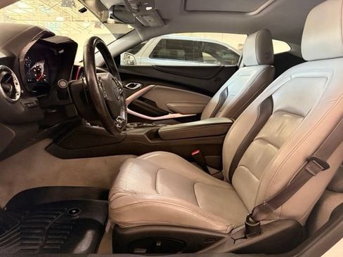 Used 2016 Chevrolet Camaro LT RWD image 9