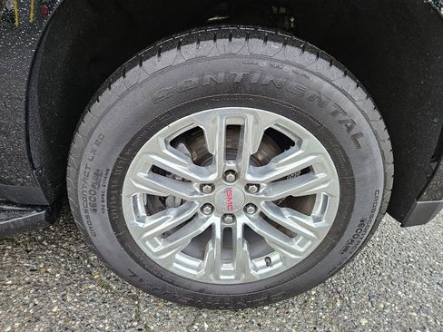 Used 2023 GMC Yukon SLT w/ SLT Premium Package image 8