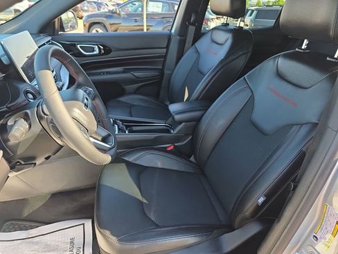Used 2026 Jeep Compass Trailhawk AWD/4WD image 19