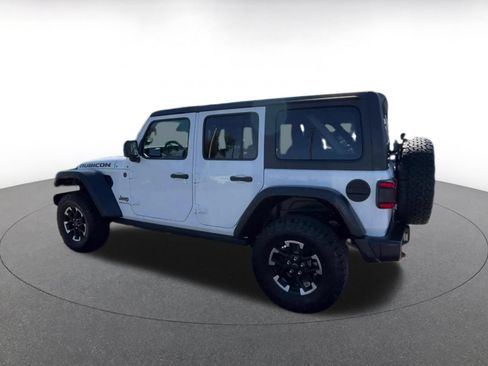 Used 2025 Jeep Wrangler Unlimited Rubicon AWD/4WD image 8