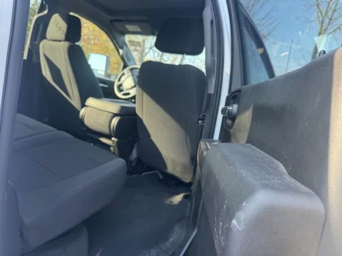 Used 2020 Chevrolet Silverado 2500 Custom w/ Custom Value Package image 8