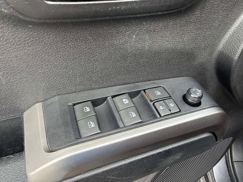 Used 2022 Toyota Tacoma SR5 RWD image 18