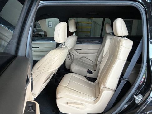 Used 2023 Jeep Grand Cherokee L Limited AWD/4WD image 27