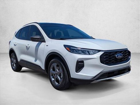 Used 2025 Ford Escape ST-Line w/ Tech Pack #1 FWD image 3