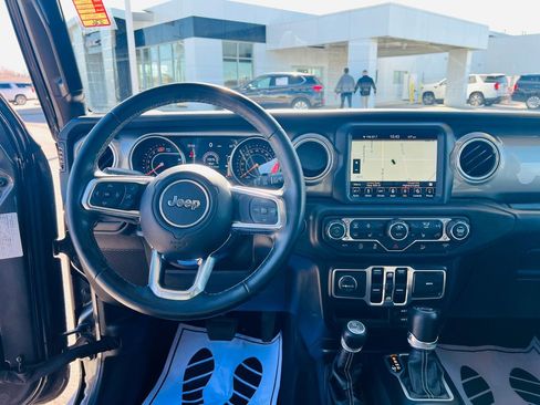 Used 2018 Jeep Wrangler Unlimited Sahara w/ Uconnect 4C Nav & Sound Group image 33