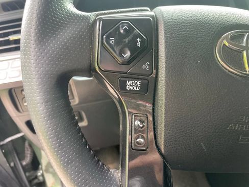 Used 2022 Toyota 4Runner TRD Off-Road Premium AWD/4WD image 10