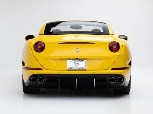 Used 2016 Ferrari California T image 23