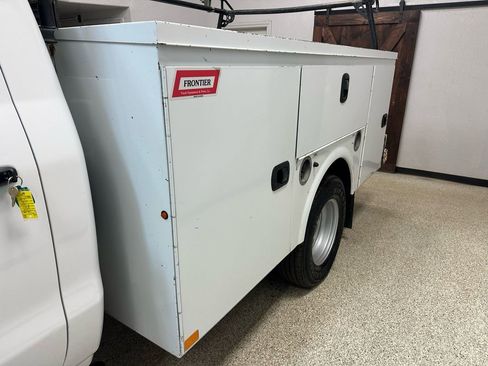 Used 2015 GMC Sierra 3500 2WD Regular Cab w/ Sierra Convenience Package image 4