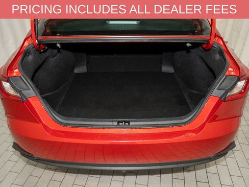 Used 2025 Toyota Camry SE FWD image 5