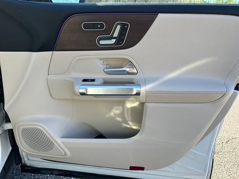 Used 2023 Mercedes-Benz GLB 250 image 35