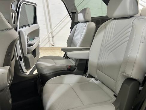 Used 2026 Hyundai Palisade SEL Premium FWD image 13