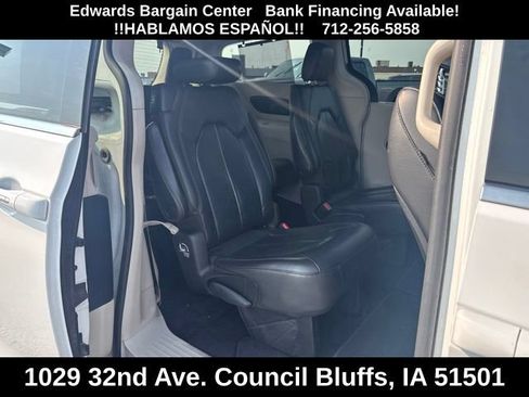 Used 2020 Chrysler Pacifica Touring-L FWD image 11