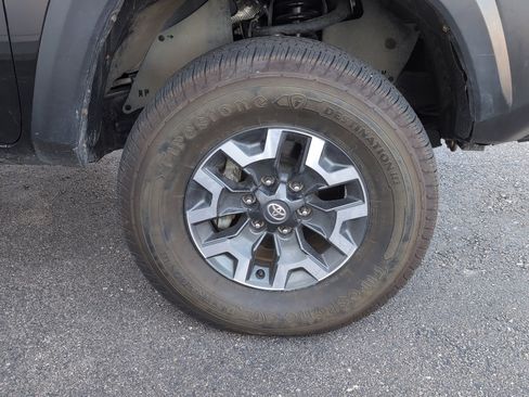 Used 2021 Toyota Tacoma TRD Off-Road image 32