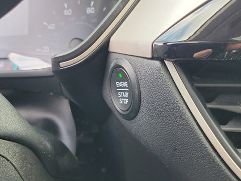 Used 2020 Ford Escape SE FWD image 28