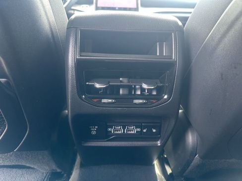 Used 2023 Jeep Grand Cherokee Limited image 19