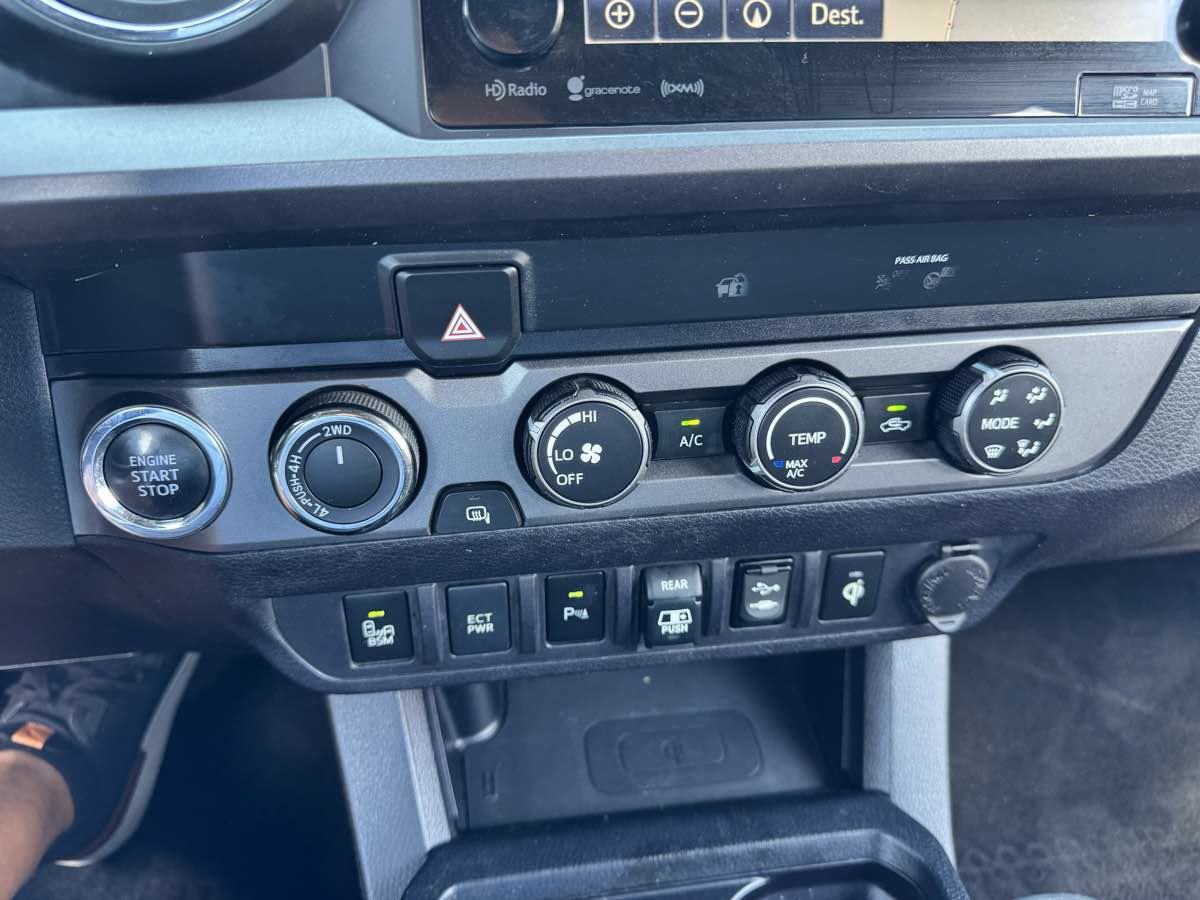 Used 2019 Toyota Tacoma TRD Off-Road w/ Technology Package AWD/4WD image 31