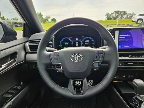 Used 2025 Toyota Camry XSE FWD image 14
