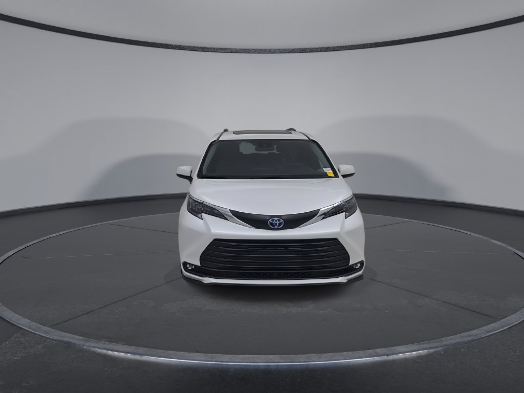 Used 2025 Toyota Sienna XLE FWD image 6