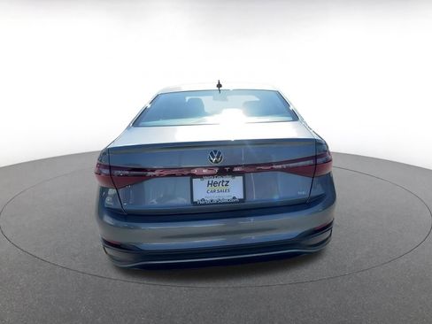 Used 2025 Volkswagen Jetta SE image 12