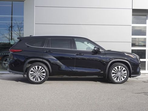Used 2022 Toyota Highlander Platinum image 7