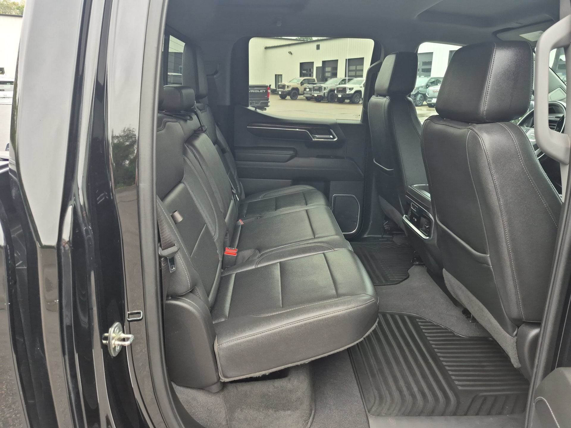 Used 2023 GMC Sierra 1500 SLT w/ SLT Premium Package AWD/4WD image 28