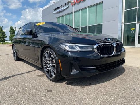 Used 2022 BMW 530i xDrive w/ Convenience Package AWD/4WD image 3