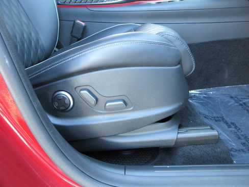 Used 2023 Genesis GV70 3.5T Sport w/ Sport Prestige Package AWD/4WD image 28