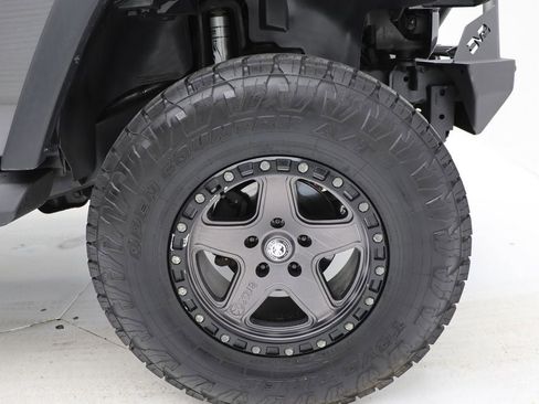 Used 2017 Jeep Wrangler Unlimited Rubicon w/ Dual Top Group AWD/4WD image 10
