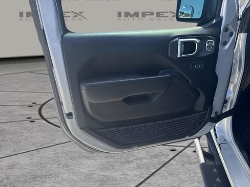 Used 2022 Jeep Wrangler Sport AWD/4WD image 23
