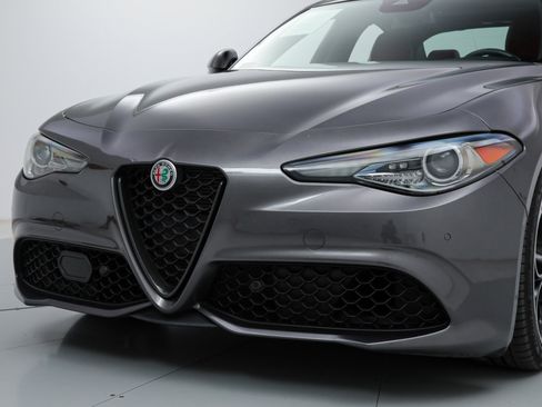 Used 2023 Alfa Romeo Giulia Veloce RWD image 10