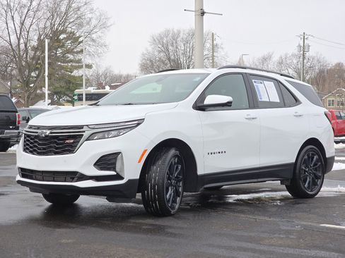 Certified 2022 Chevrolet Equinox RS w/ Infotainment Package image 19