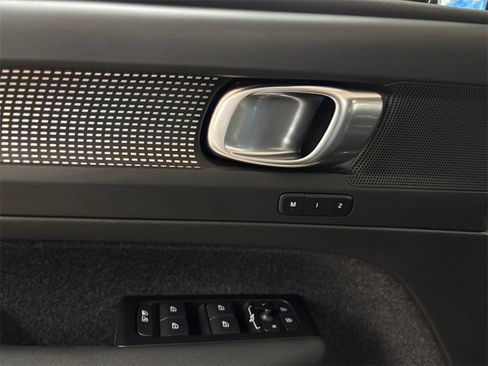Certified 2022 Volvo XC40 P8 Recharge Plus image 12