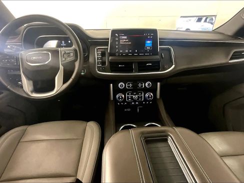 Used 2023 GMC Yukon XL SLT w/ SLT Premium Package image 14