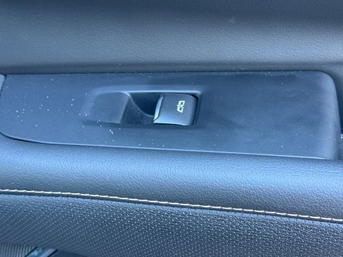 Used 2025 Chevrolet Suburban Premier image 24