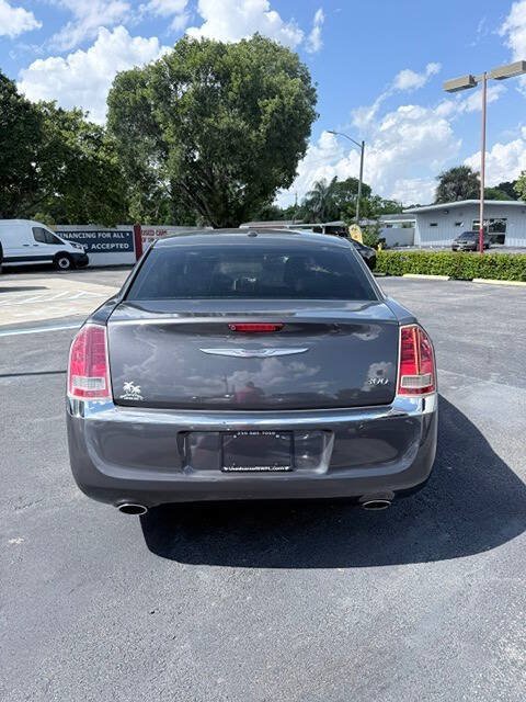 Used 2014 Chrysler 300 RWD image 5
