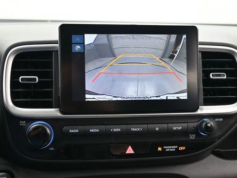 Used 2025 Hyundai Venue SEL FWD image 25