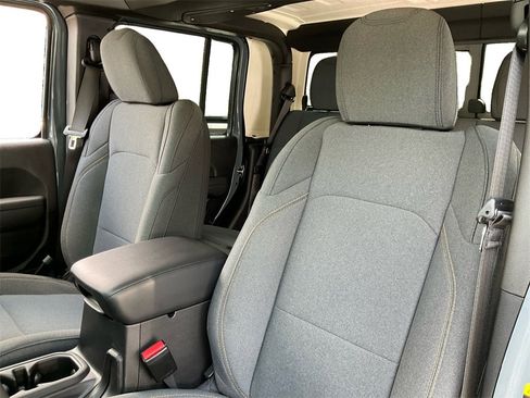 New 2025 Jeep Gladiator Sport image 27