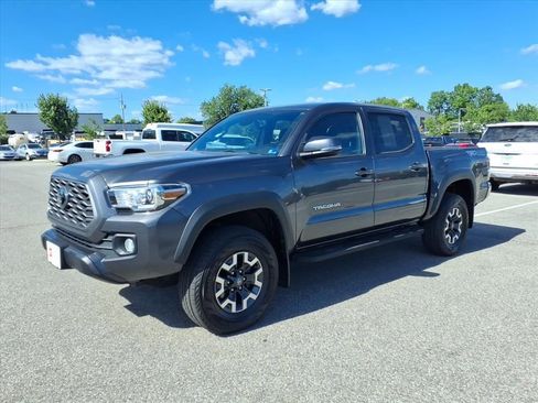 Certified 2023 Toyota Tacoma TRD Off-Road AWD/4WD image 9