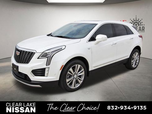 Used 2023 Cadillac XT5 Premium Luxury w/ Technology Package FWD image 3